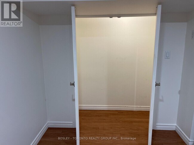 Photo - 216 Geoffrey St