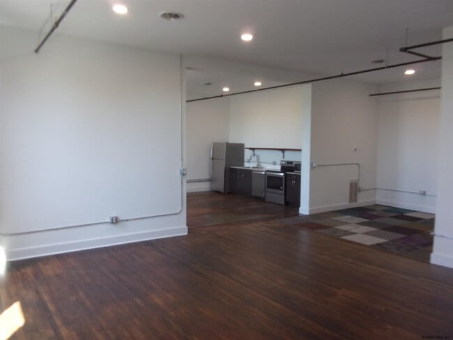 Photo - 38 W Main St