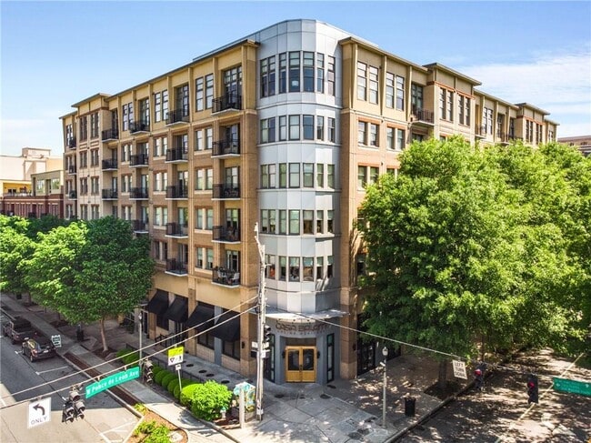 Building Photo - 201 W Ponce de Leon Ave Unit 702