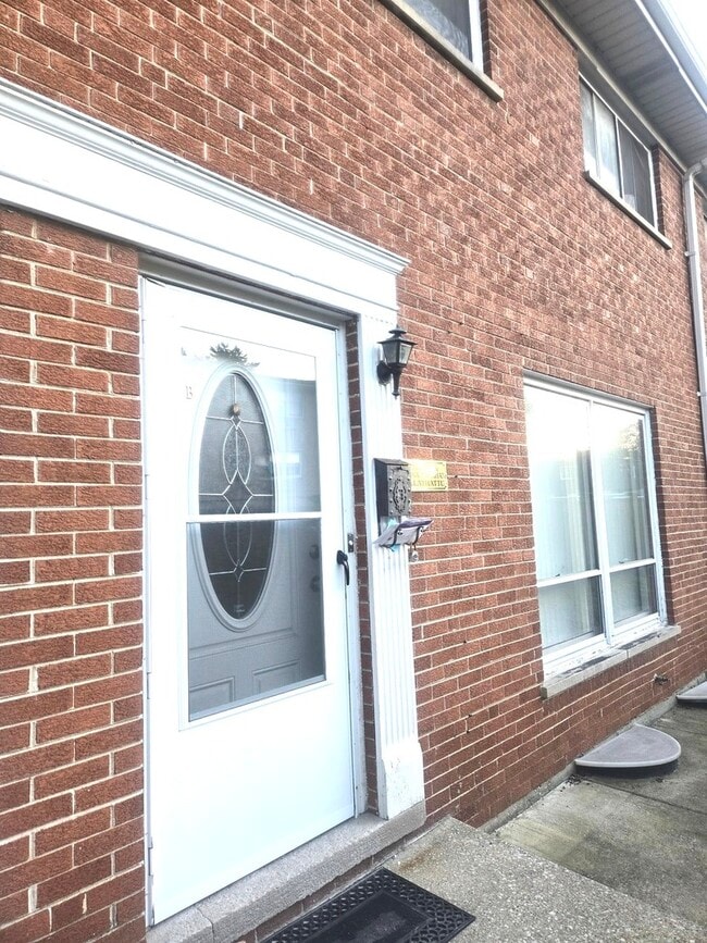 Building Photo - 4136 N Kedvale Ave