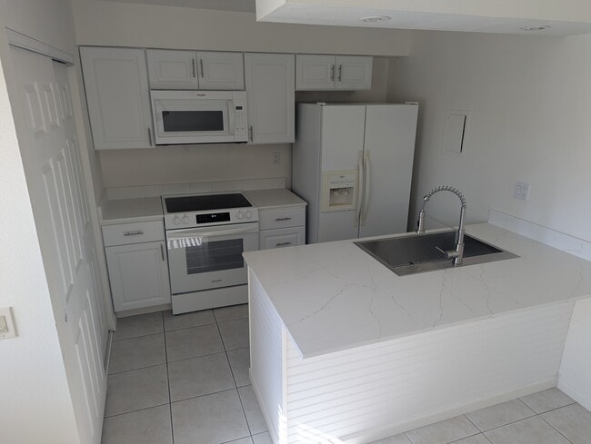 Photo - 72564 Edgehill Dr