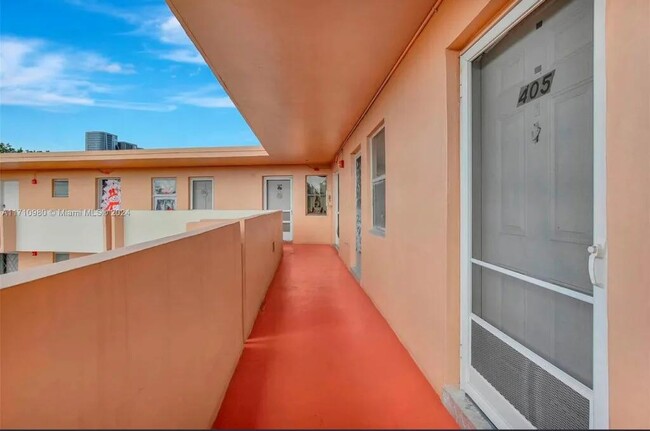 Photo - 1301 NE 191st St Unidad F405