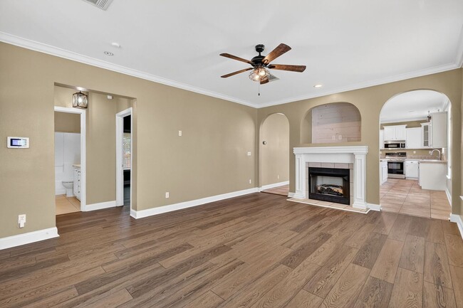 Photo - Charming and spacious home for rent in Leesburg!