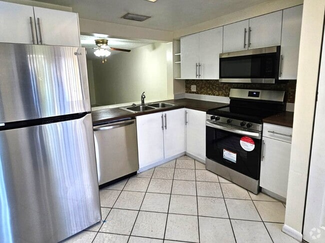Building Photo - 8819 Springtree Lakes Dr Rental