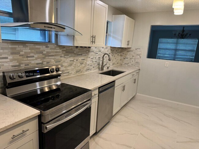 Photo - 1651 Van Buren St