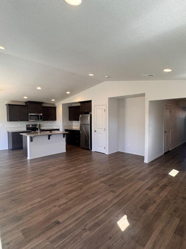 Photo - 1642 Zoe Ave