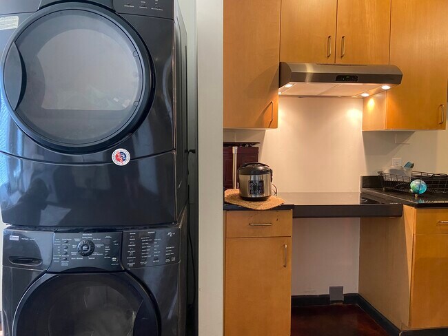 Photo - 5300 Peachtree Rd Unit 0102