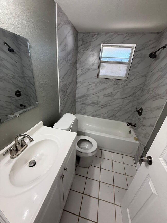 Photo - 1/1 Cleawater available now Unit 1718 S Washington