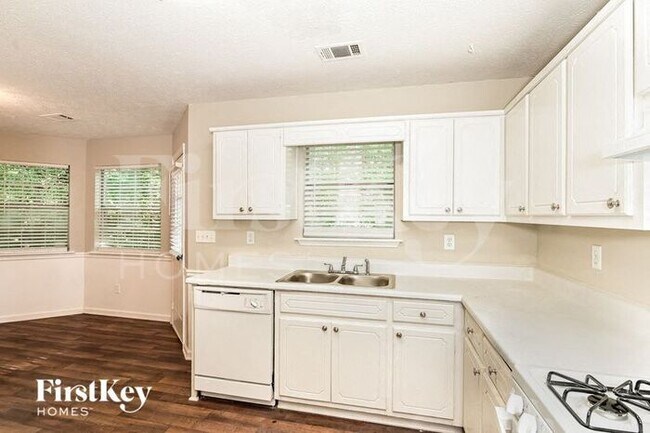 Photo - 130 Dunwick Ln