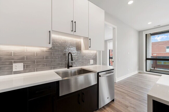 Photo - 1606 S Ashland Ave Unit 301