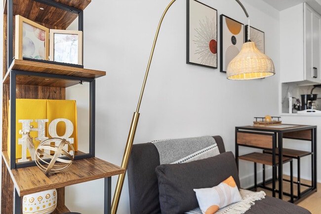 Photo - 1726 H St NE Unidad ID1037751P