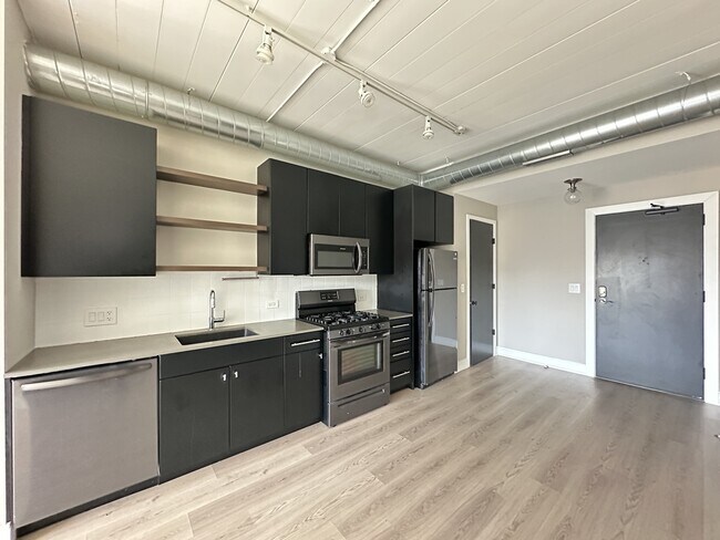 Photo - 941 W Belmont Ave Unit 406