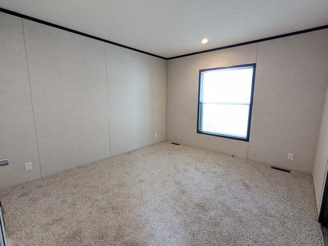 Photo - 46000 Geddes Rd