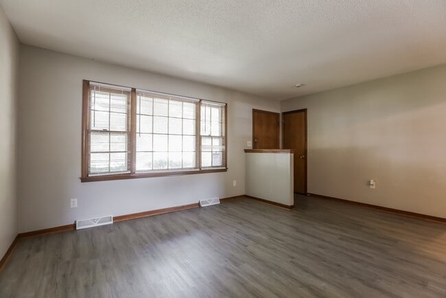 Photo - 1223 E 25th St S