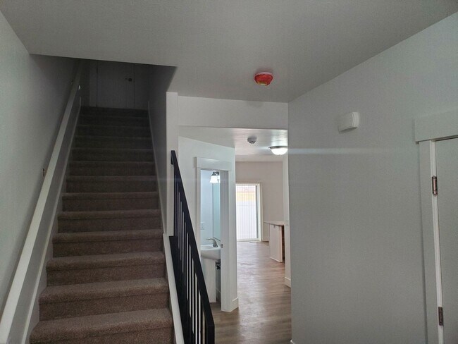 Photo - CHECK OUT THIS DARLING 3 BED + Additional office space, 2.5 BATH TOWNHOME IN SUGAR CITY--INTERNET...
