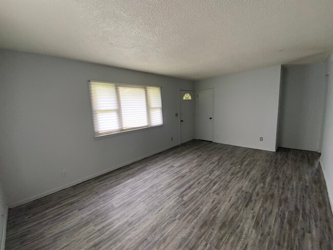 Photo - 847 E Seminary St