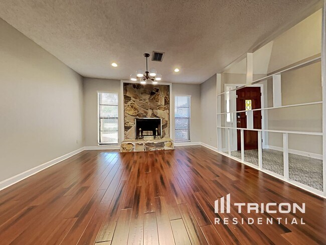 Photo - 1507 Teakwood Dr