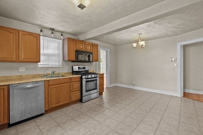 Photo - Charming 3-Bedroom Home for Rent in Norfolk!