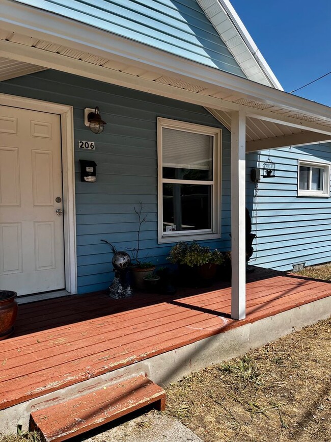 Adorable House with a Shop!! - Adorable House with a Shop!!