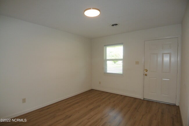 Photo - 1305 Stallings Pkwy