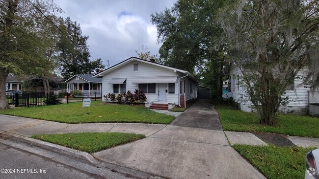 Building Photo - 2687 Green St Rental