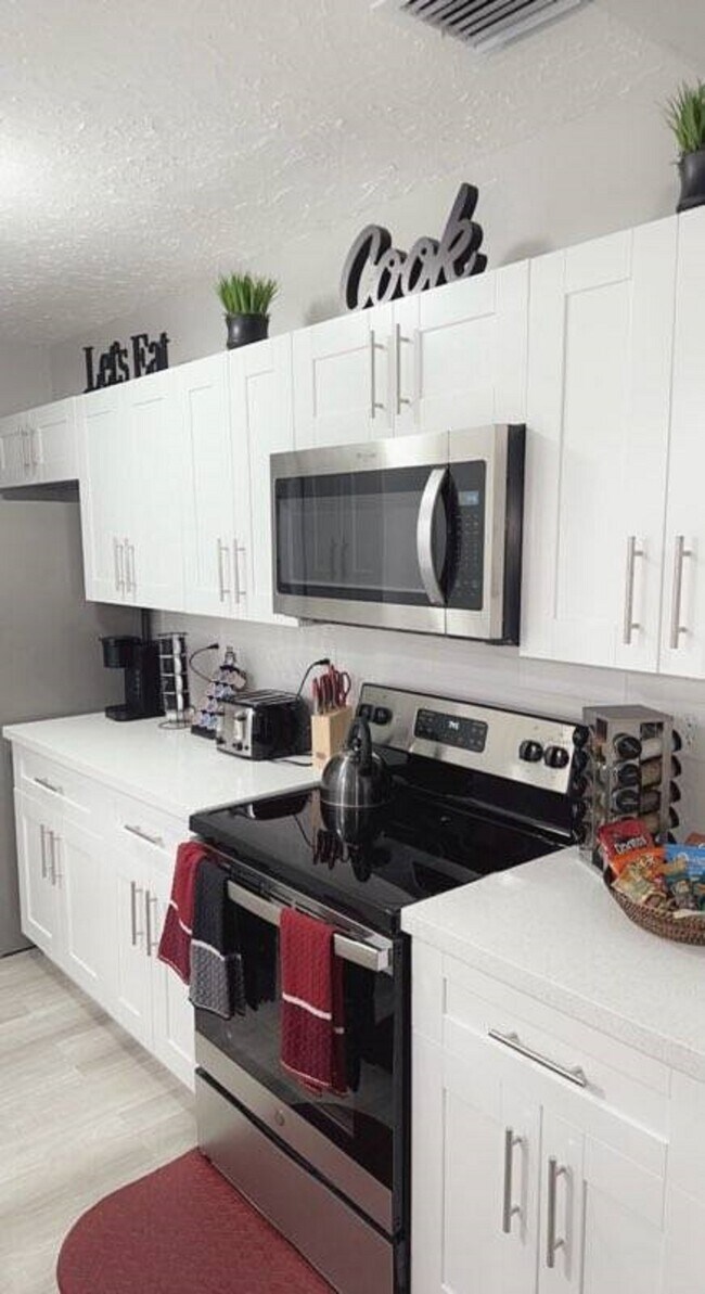 Photo - 1929 NE 26th St