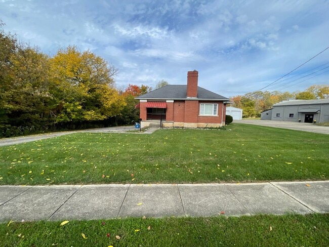 Great Brick Home or Office Space near down... - Great Brick Home or Office Space near down...