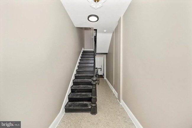 Building Photo - 332 N Market St Unit 2 Rental