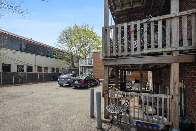 Photo - 262 Sidney St Unit 3