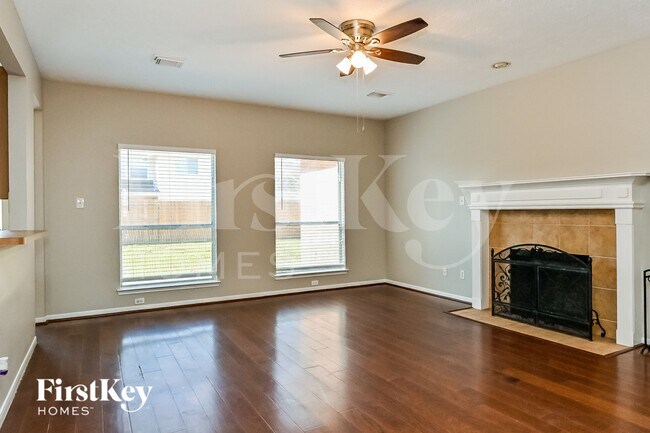 Photo - 2558 Doral Dr