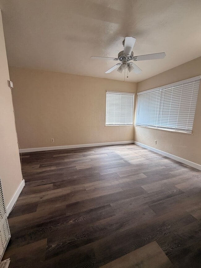 Photo - Illinois St. (3959-63) Unit 3961
