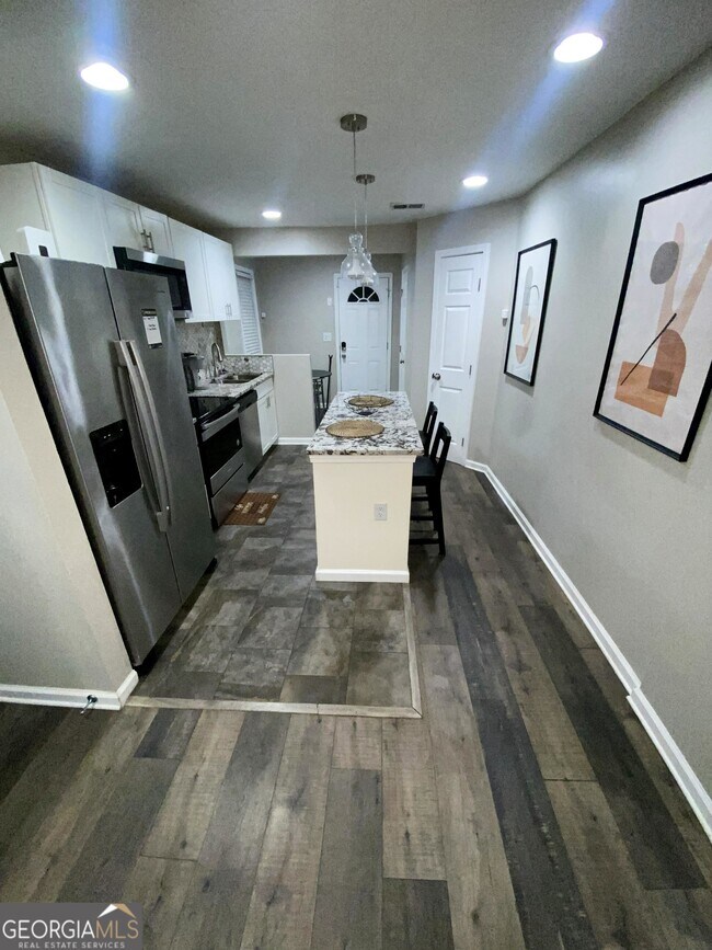 Photo - 2176 Pansy St NW
