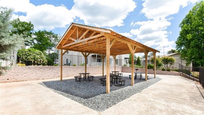 Photo - Vue on Medlock