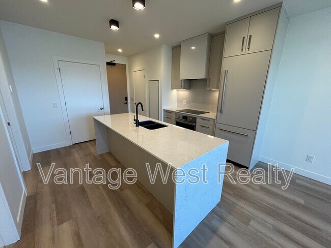 Photo - 3340-3340 Lakeshore Rd