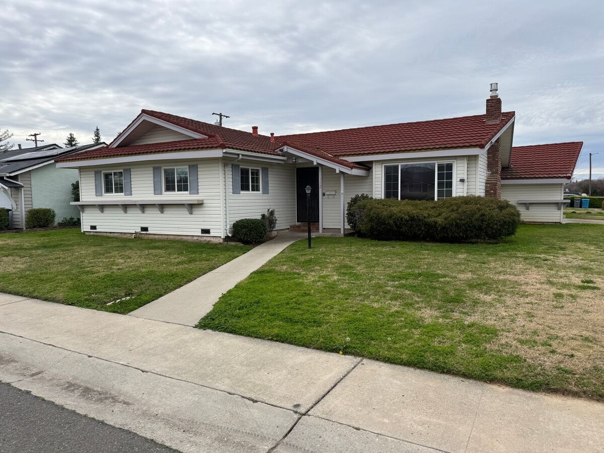 Beautiful 3 Bed / 2 Bath Home in North Yuba City - Beautiful 3 Bed / 2 Bath Home in North Yuba City