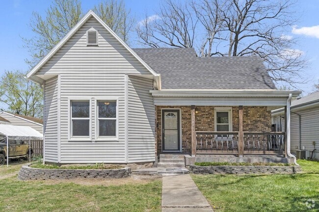 Building Photo - REMODELED 3 Bed | 1 bath | FENCED IN YARD ... Rental