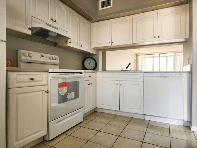 Photo - 217 Lake Pointe Dr Unit 107