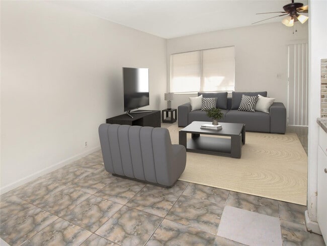 Building Photo - 2361 NE 10th St Unit 3