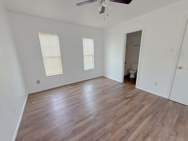 Building Photo - Spacious 1 Bedroom Apartment in Lubbock! Unit F41