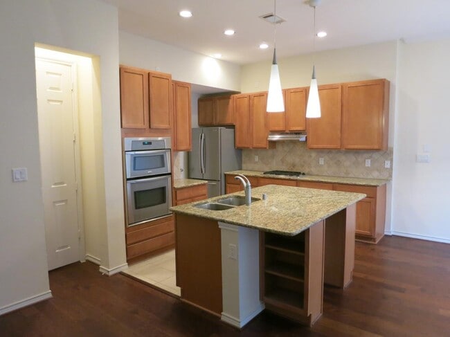 Photo - 1206 Emerald Glen