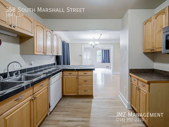 Building Photo - 358 S Marshall St