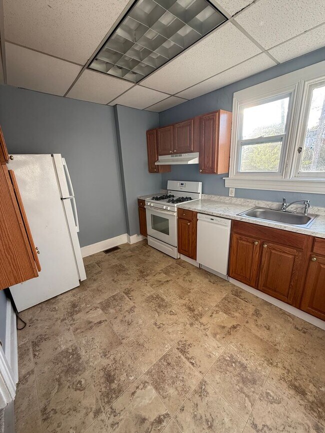 Photo - 737 Linden Ave
