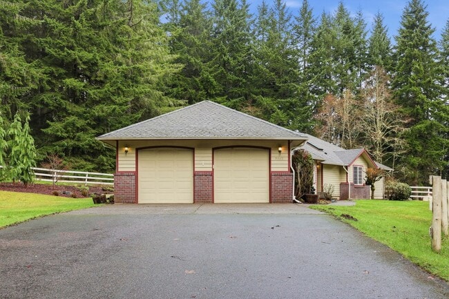 Photo - Move in ready! 3 bed, den, 2 bath rambler on 4.62 acres with pasture in Tumwater School District.