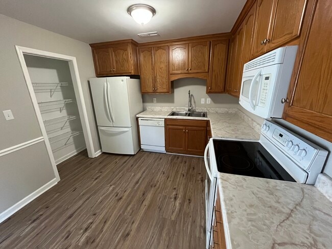 Photo - 125 Greenwood Cir