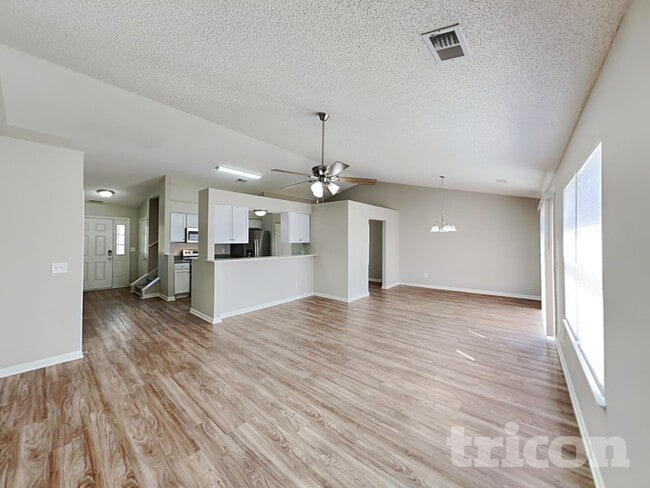 Photo - 721 Elderberry Ln