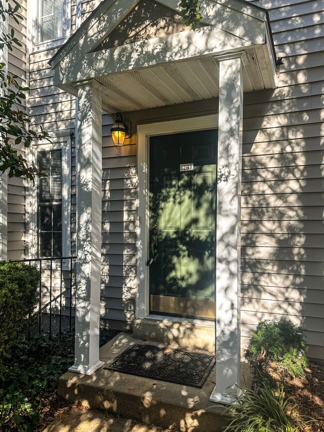 Building Photo - Spacious 3 Bed 3 Bath Condo With Balcony In Gates Of Fair Lakes