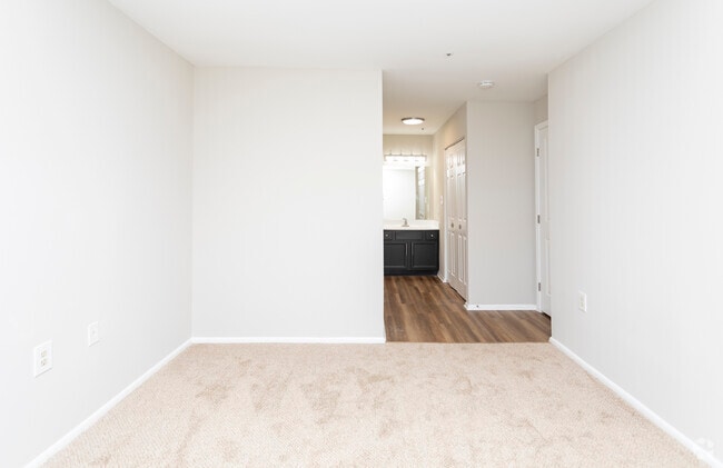 2BR, 2BA - 966 SF
