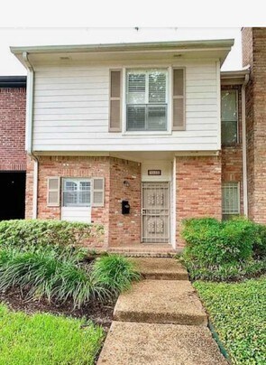 Building Photo - 1035 Fountain View Dr Rental