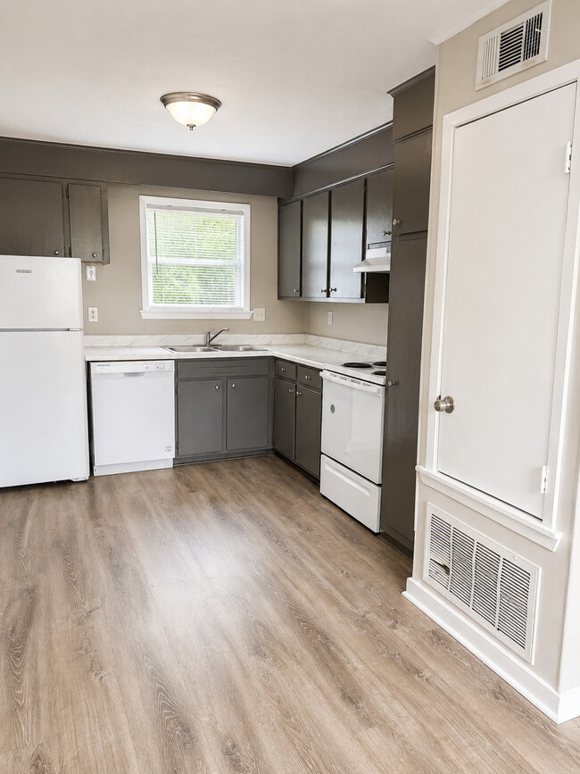 Photo - Oak Manor Apartments