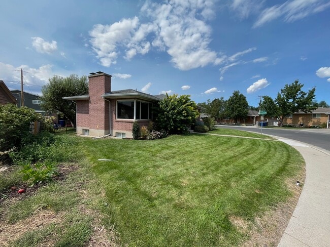 Photo - 946 E Gregson Ave